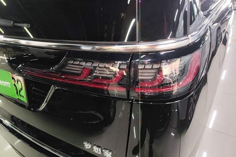 Used VOYAH Dream 2025 PHEV Four-Wheel Drive Prestige Kunpeng Edition Right Rear Taillight