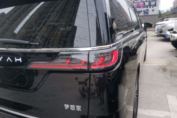 Used VOYAH Dream 2025 PHEV Four-Wheel Drive Prestige Qiankun Edition Right Rear Taillight