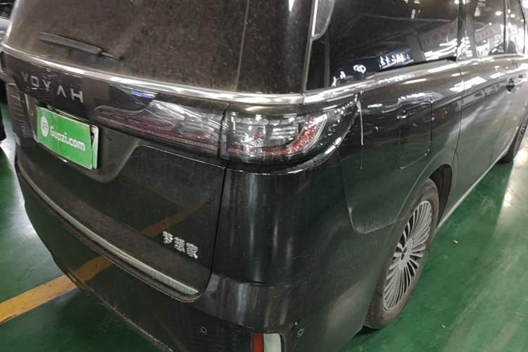 Used VOYAH Dream 2025 PHEV Four-Wheel Drive Prestige Kunpeng Edition Right Rear Taillight