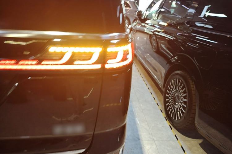 Used VOYAH Dream 2025 PHEV Four-Wheel-Drive Flagship Kunpeng Edition Right Rear Taillight