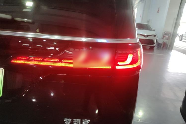 Used VOYAH Dream 2025 PHEV Four-Wheel-Drive Flagship Version – Qiankun Edition Right Rear Taillight