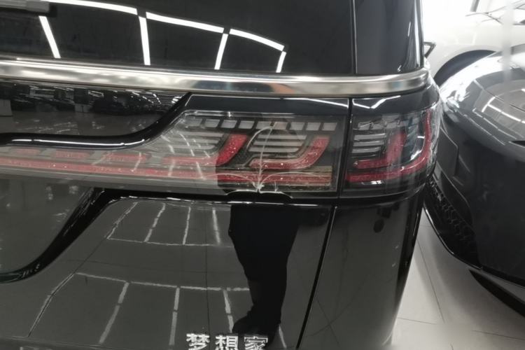 Used VOYAH Dream 2025 PHEV Four-Wheel Drive Prestige Qiankun Edition Right Rear Taillight