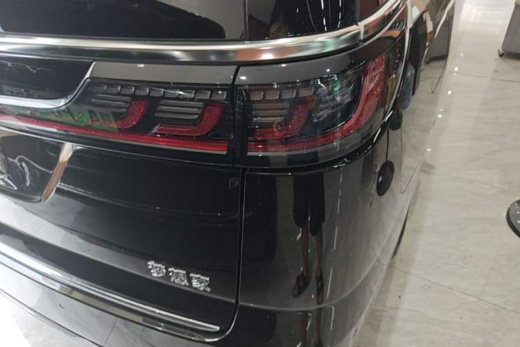 Used VOYAH Dream 2025 EV Four-Wheel-Drive Flagship Qiankun Version Right Rear Taillight