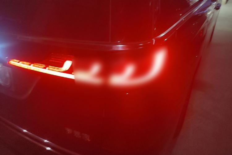 Used VOYAH Dream 2025 PHEV Four-Wheel-Drive Flagship Kunpeng Edition Right Rear Taillight