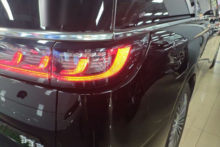 Used VOYAH Dream 2025 PHEV Four-Wheel Drive Excellence Kunpeng Edition Right Rear Taillight