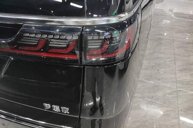 Used VOYAH Dream 2025 PHEV Four-Wheel Drive Excellence Qiankun Edition Right Rear Taillight