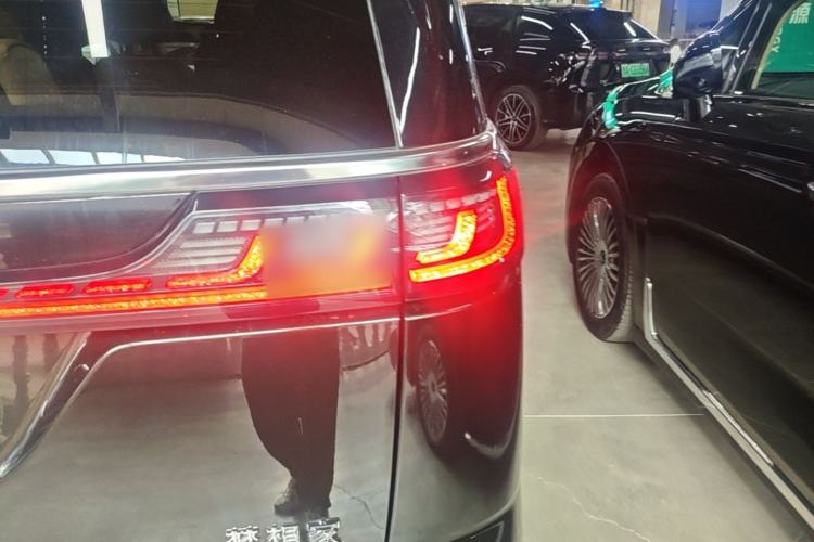 Used VOYAH Dream 2025 PHEV Four-Wheel-Drive Flagship Kunpeng Edition Right Rear Taillight