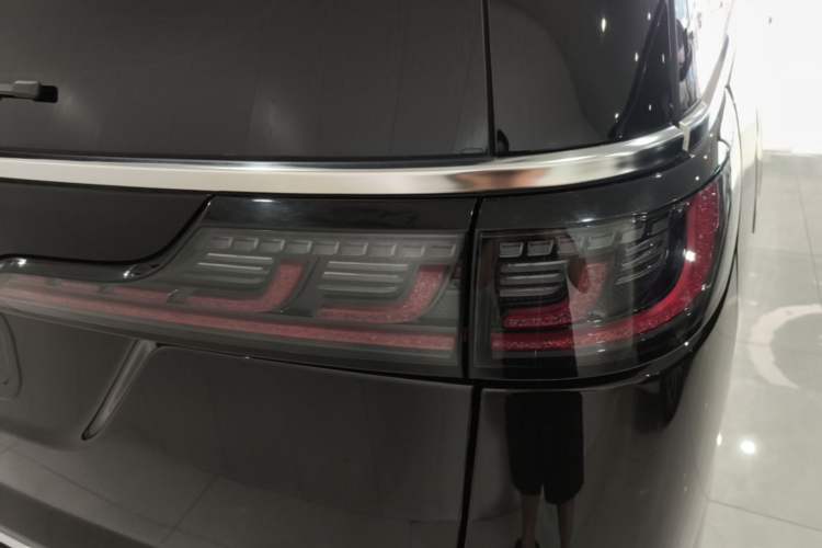 Used VOYAH Dream 2025 PHEV Four-Wheel Drive Prestige Kunpeng Edition Right Rear Taillight