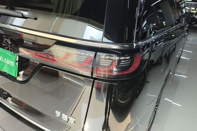 Used VOYAH Dream 2025 PHEV Four-Wheel Drive Prestige Kunpeng Edition Right Rear Taillight