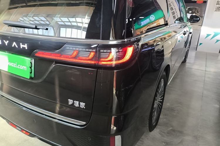 Used VOYAH Dream 2025 PHEV Four-Wheel-Drive Flagship Version – Qiankun Edition Right Rear Taillight