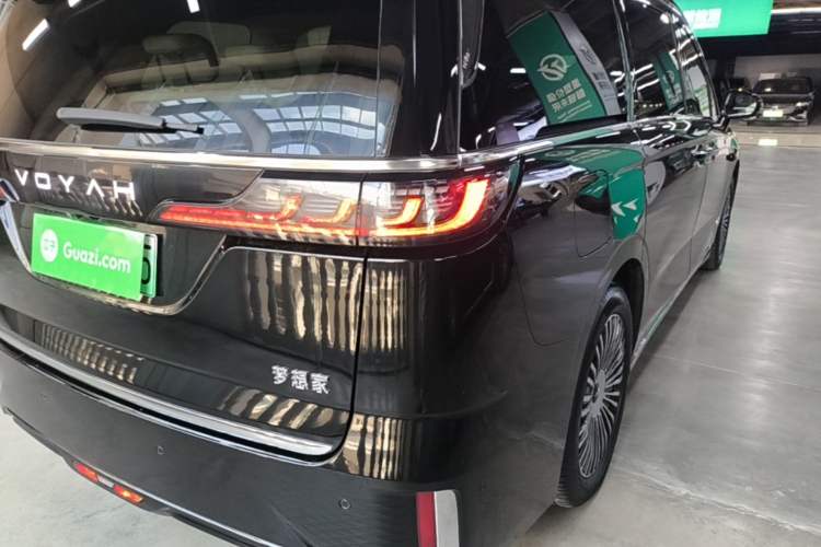 Used VOYAH Dream 2025 PHEV Four-Wheel Drive Excellence Qiankun Edition Right Rear Taillight