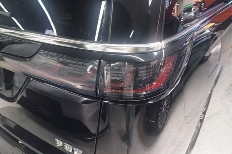 Used VOYAH Dream 2025 EV Long-range Century Edition Right Rear Taillight