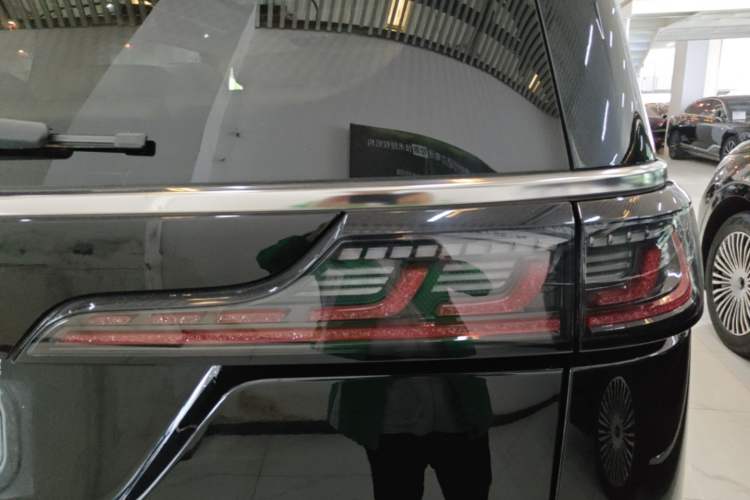 Used VOYAH Dream 2025 PHEV Four-Wheel Drive Prestige Qiankun Edition Right Rear Taillight