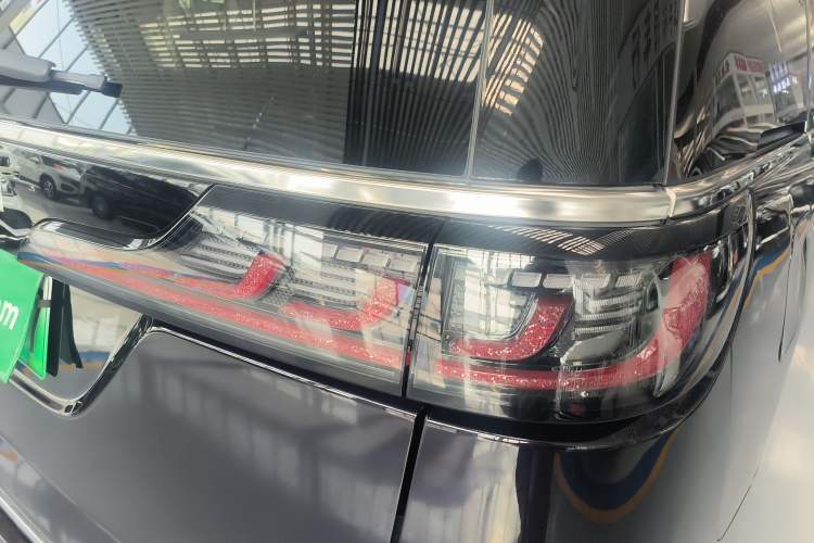Used VOYAH Dream 2025 PHEV Four-Wheel-Drive Flagship Kunpeng Edition Right Rear Taillight