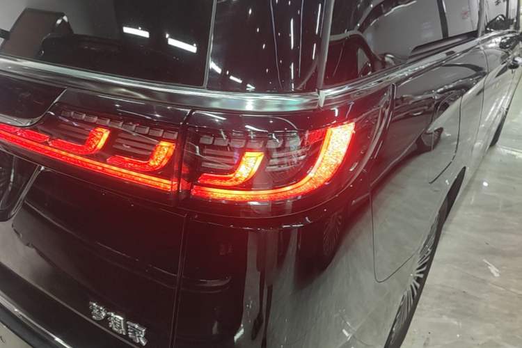 Used VOYAH Dream 2025 PHEV Four-Wheel Drive Excellence Qiankun Edition Right Rear Taillight