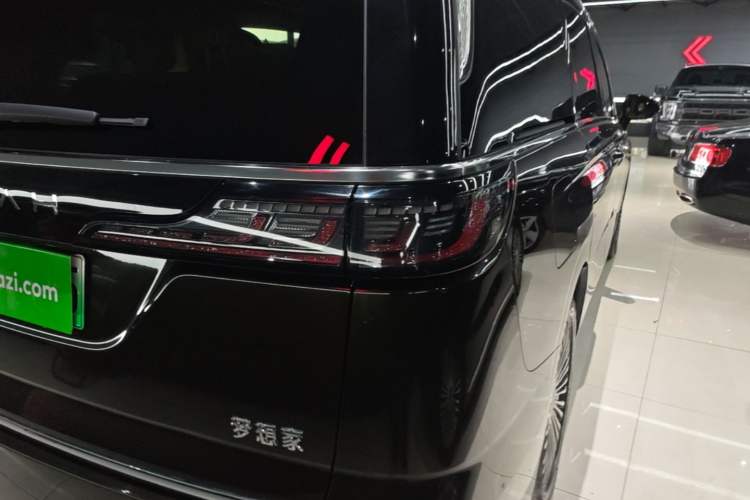 Used VOYAH Dream 2025 PHEV Four-Wheel Drive Prestige Kunpeng Edition Right Rear Taillight