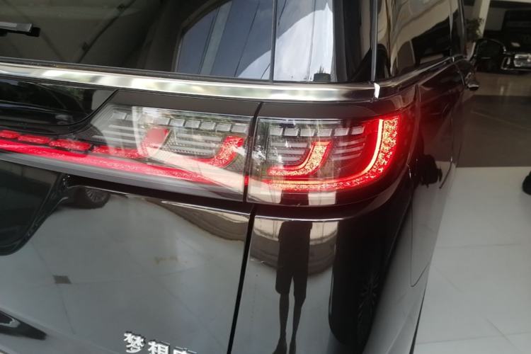 Used VOYAH Dream 2025 PHEV Four-Wheel Drive Prestige Qiankun Edition Right Rear Taillight