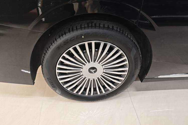 Used VOYAH Dream 2025 PHEV Four-Wheel Drive Prestige Qiankun Edition Right Rear Wheel Hub