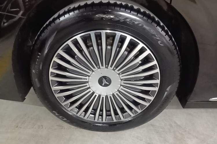 Used VOYAH Dream 2025 PHEV Four-Wheel-Drive Flagship Kunpeng Edition Right Rear Wheel Hub