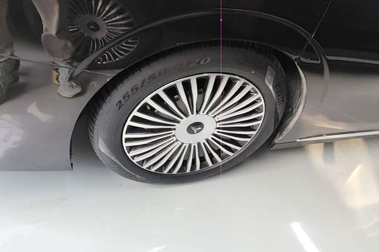 Used VOYAH Dream 2025 PHEV Four-Wheel-Drive Flagship Kunpeng Edition Right Rear Wheel Hub
