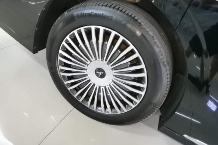 Used VOYAH Dream 2025 PHEV Four-Wheel Drive Prestige Kunpeng Edition Right Rear Wheel Hub