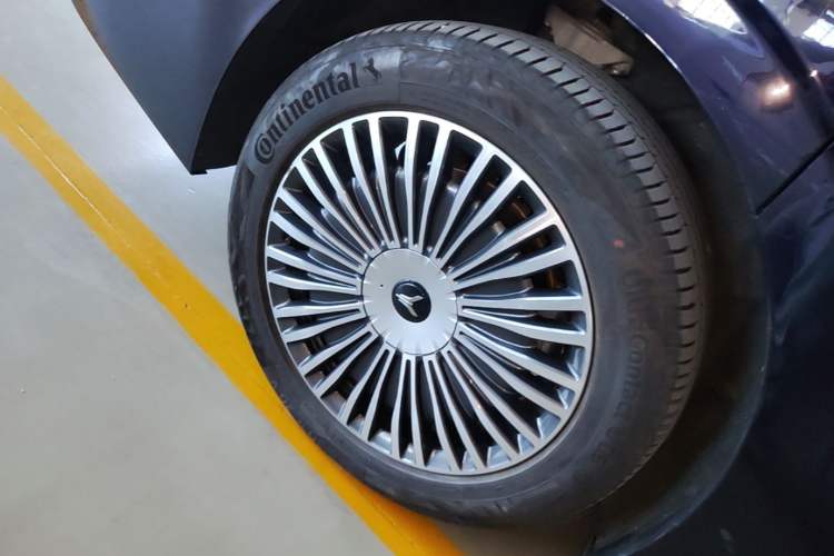 Used VOYAH Dream 2025 PHEV Four-Wheel Drive Prestige Kunpeng Edition Right Rear Wheel Hub