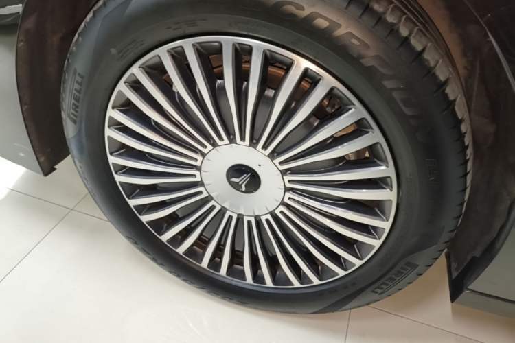 Used VOYAH Dream 2025 PHEV Four-Wheel-Drive Flagship Kunpeng Edition Right Rear Wheel Hub