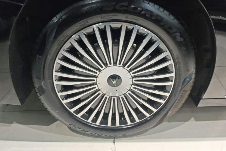 Used VOYAH Dream 2025 PHEV Four-Wheel Drive Prestige Qiankun Edition Right Rear Wheel Hub