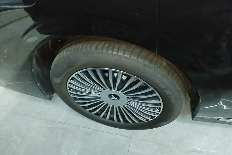 Used VOYAH Dream 2025 PHEV Four-Wheel-Drive Flagship Kunpeng Edition Right Rear Wheel Hub