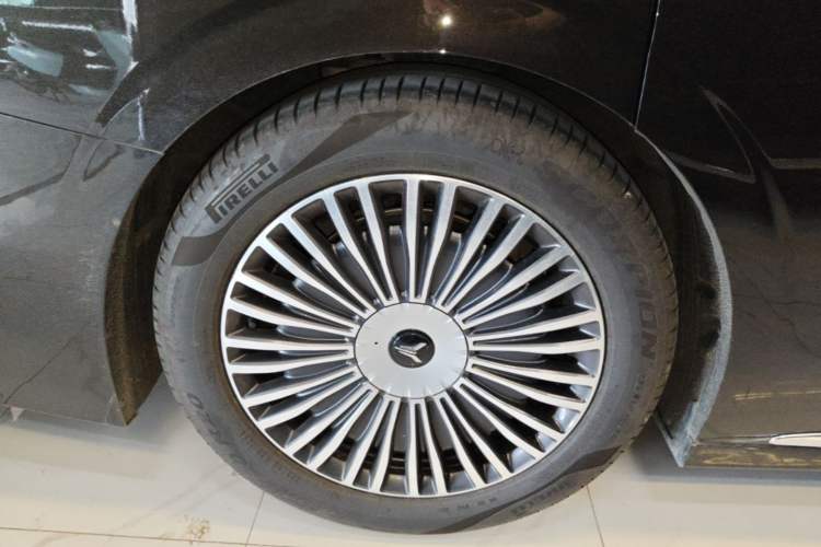 Used VOYAH Dream 2025 PHEV Four-Wheel-Drive Flagship Kunpeng Edition Right Rear Wheel Hub