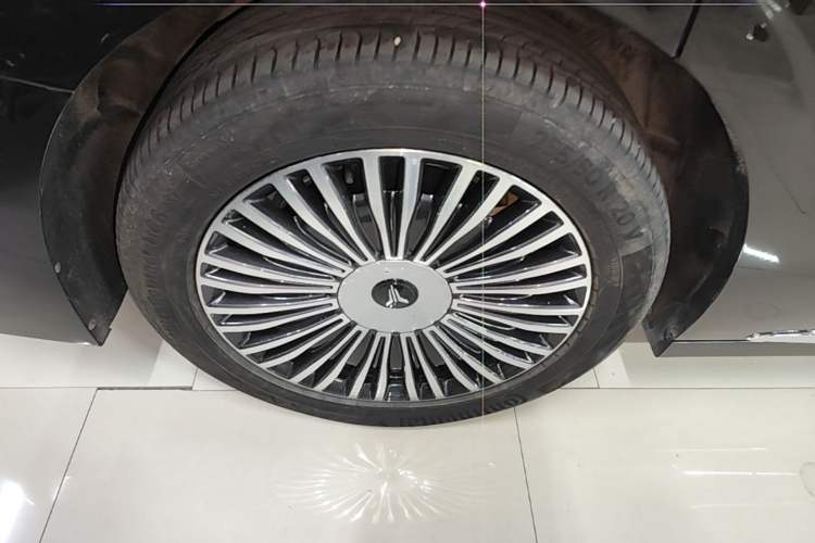 Used VOYAH Dream 2025 PHEV Four-Wheel Drive Prestige Kunpeng Edition Right Rear Wheel Hub