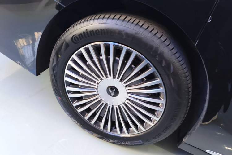 Used VOYAH Dream 2025 PHEV Four-Wheel Drive Prestige Kunpeng Edition Right Rear Wheel Hub