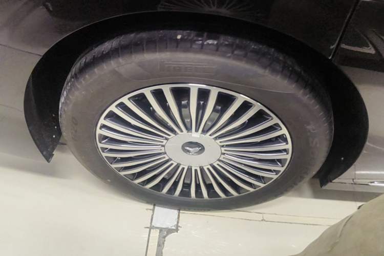 Used VOYAH Dream 2025 PHEV Four-Wheel Drive Prestige Qiankun Edition Right Rear Wheel Hub