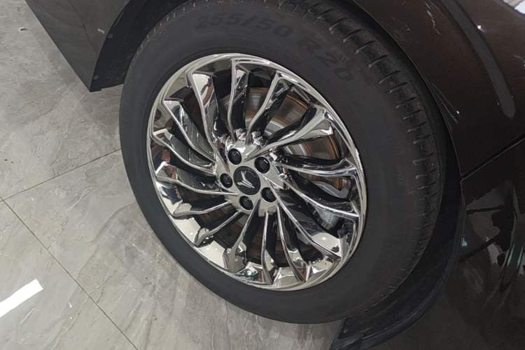 Used VOYAH Dream 2025 EV Four-Wheel-Drive Flagship Qiankun Version Right Rear Wheel Hub