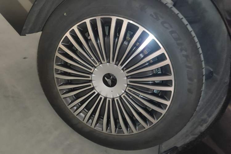 Used VOYAH Dream 2025 PHEV Four-Wheel Drive Excellence Qiankun Edition Right Rear Wheel Hub