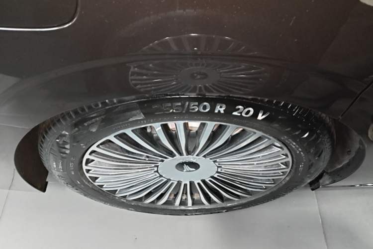 Used VOYAH Dream 2025 PHEV Four-Wheel-Drive Flagship Kunpeng Edition Right Rear Wheel Hub