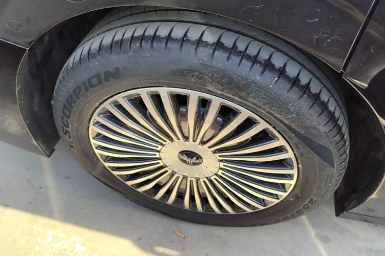 Used VOYAH Dream 2025 PHEV Four-Wheel Drive Prestige Kunpeng Edition Right Rear Wheel Hub
