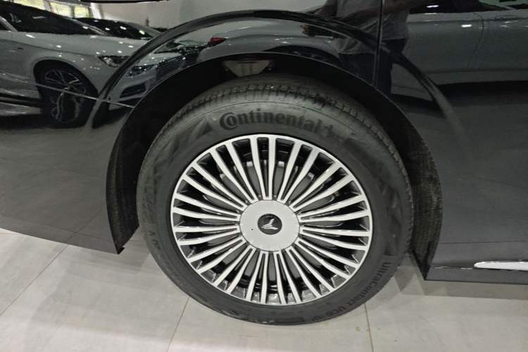 Used VOYAH Dream 2025 PHEV Four-Wheel Drive Prestige Kunpeng Edition Right Rear Wheel Hub