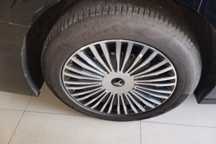 Used VOYAH Dream 2025 PHEV Four-Wheel Drive Prestige Kunpeng Edition Right Rear Wheel Hub
