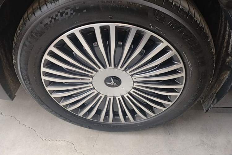 Used VOYAH Dream 2025 PHEV Four-Wheel-Drive Flagship Kunpeng Edition Right Rear Wheel Hub