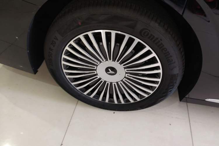 Used VOYAH Dream 2025 PHEV Four-Wheel Drive Excellence Kunpeng Edition Right Rear Wheel Hub