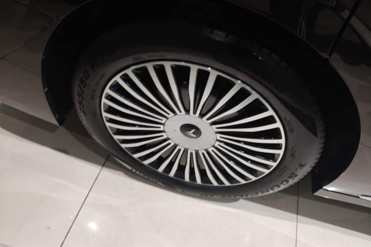 Used VOYAH Dream 2025 PHEV Four-Wheel-Drive Flagship Kunpeng Edition Right Rear Wheel Hub