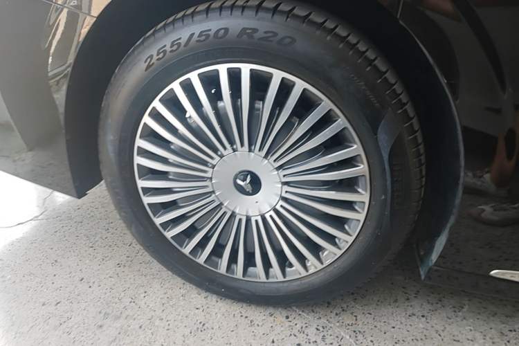 Used VOYAH Dream 2025 PHEV Four-Wheel-Drive Flagship Kunpeng Edition Right Rear Wheel Hub