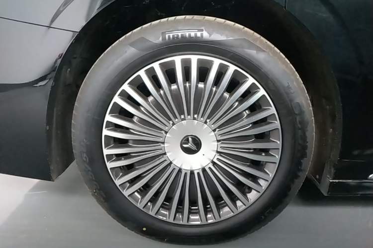 Used VOYAH Dream 2025 PHEV Four-Wheel Drive Prestige Qiankun Edition Right Rear Wheel Hub