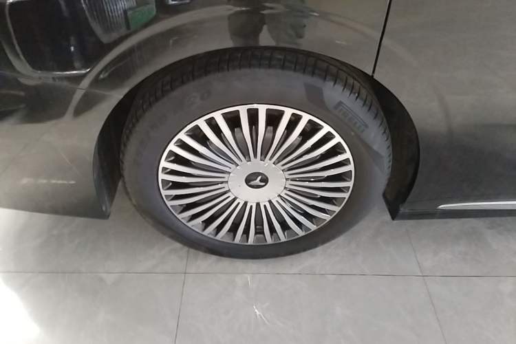Used VOYAH Dream 2025 PHEV Four-Wheel-Drive Flagship Kunpeng Edition Right Rear Wheel Hub