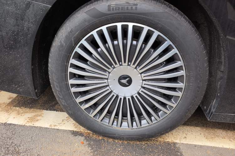Used VOYAH Dream 2025 PHEV Four-Wheel-Drive Flagship Kunpeng Edition Right Rear Wheel Hub