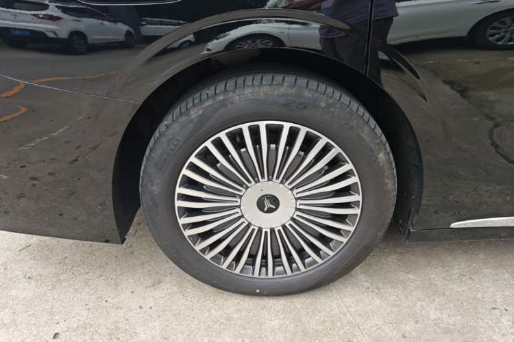 Used VOYAH Dream 2025 PHEV Four-Wheel Drive Prestige Kunpeng Edition Right Rear Wheel Hub