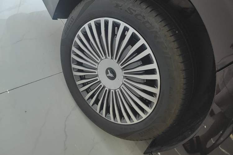 Used VOYAH Dream 2025 PHEV Four-Wheel-Drive Flagship Kunpeng Edition Right Rear Wheel Hub