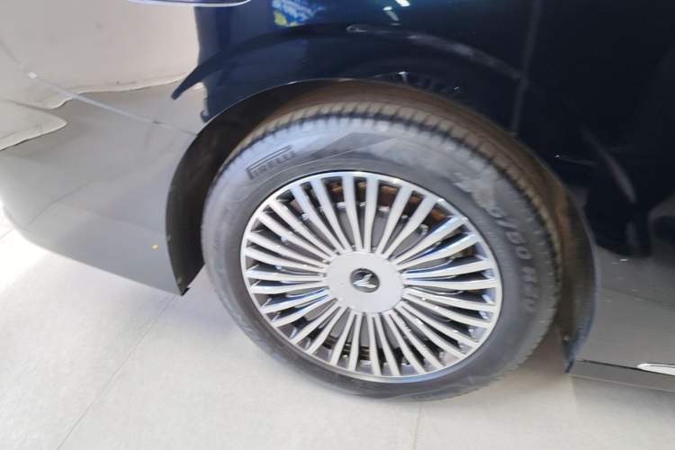 Used VOYAH Dream 2025 PHEV Four-Wheel-Drive Flagship Kunpeng Edition Right Rear Wheel Hub
