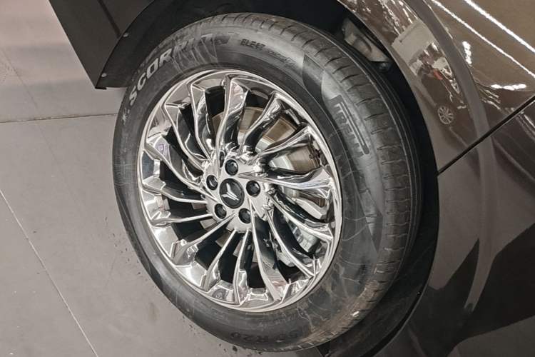 Used VOYAH Dream 2025 EV Four-Wheel-Drive Flagship Qiankun Version Right Rear Wheel Hub